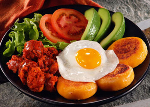 Chorizo con llapingachos