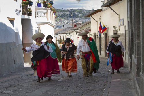 Indigenas en La Ronda